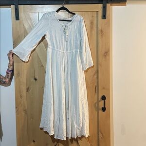 Elegant White Long Sleeve Dress